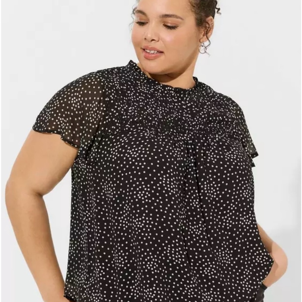 Torrid Black and White Ruffled Cap Sleeve Blouse NWT size 1x (14-16)